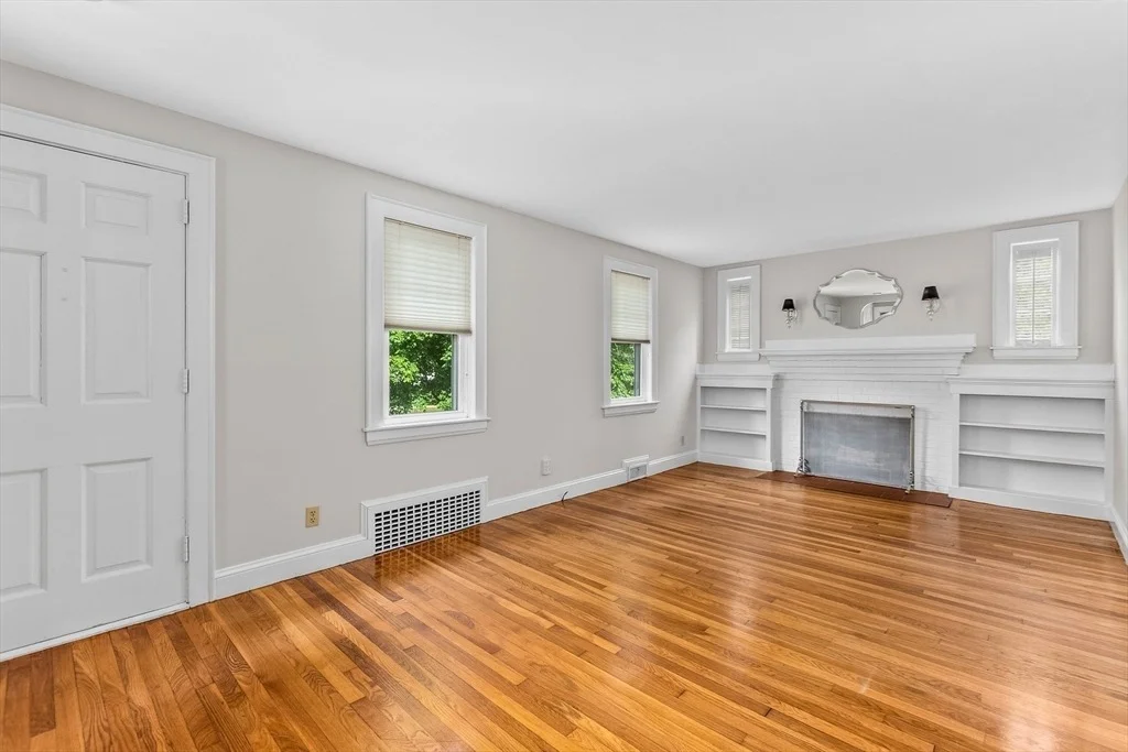 Photo of 862 Pleasant Street