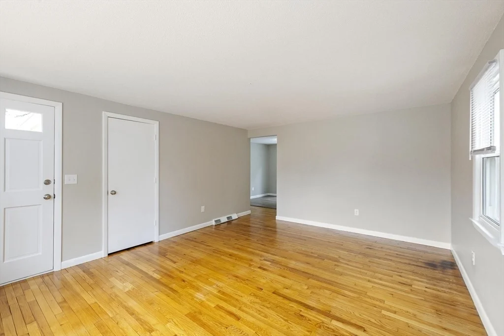 Photo of 28 Bog Hollow Rd