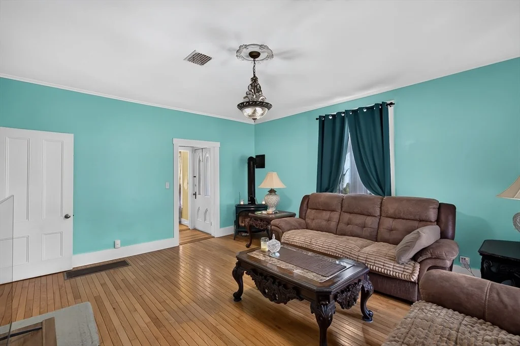 Photo of 164 Pleasant St