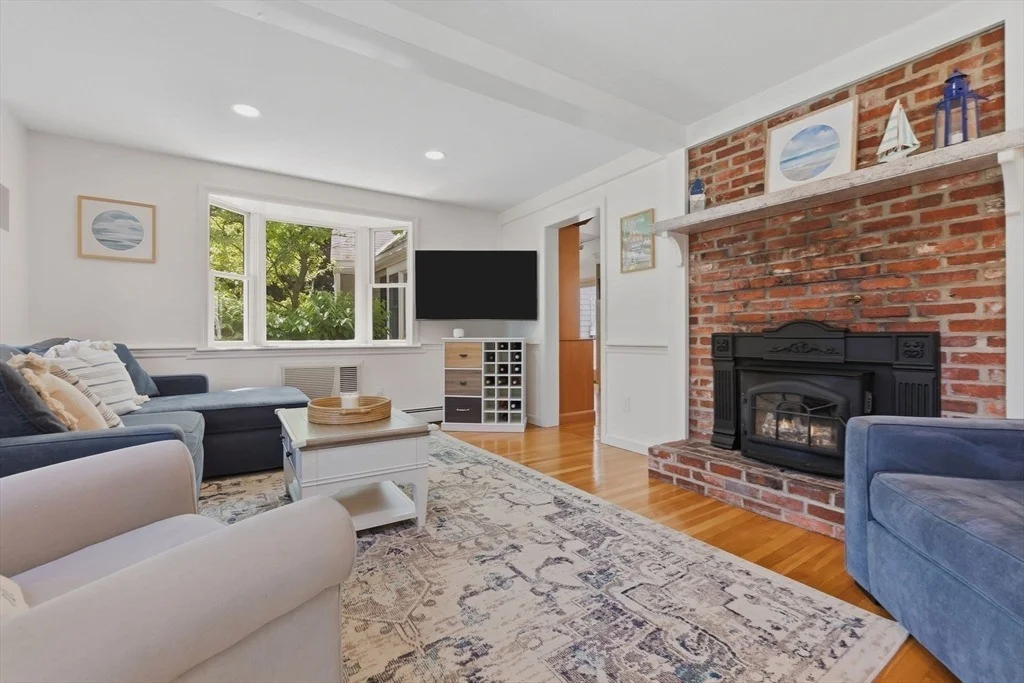 Photo of 4 Everett Dr