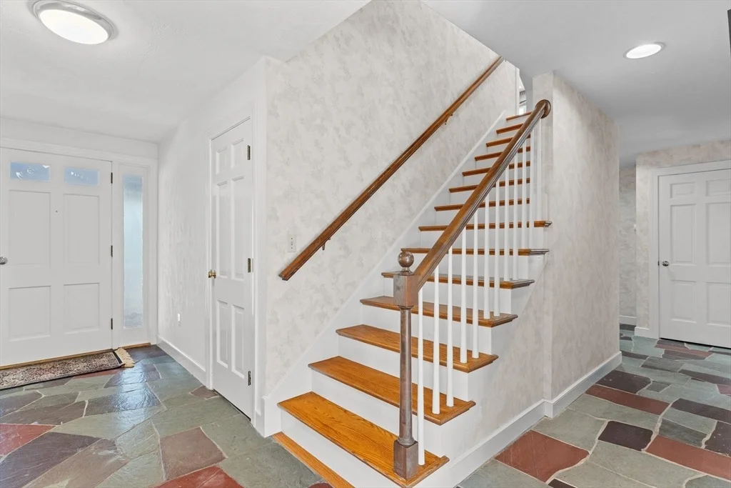 Photo of 676 Salem End Rd