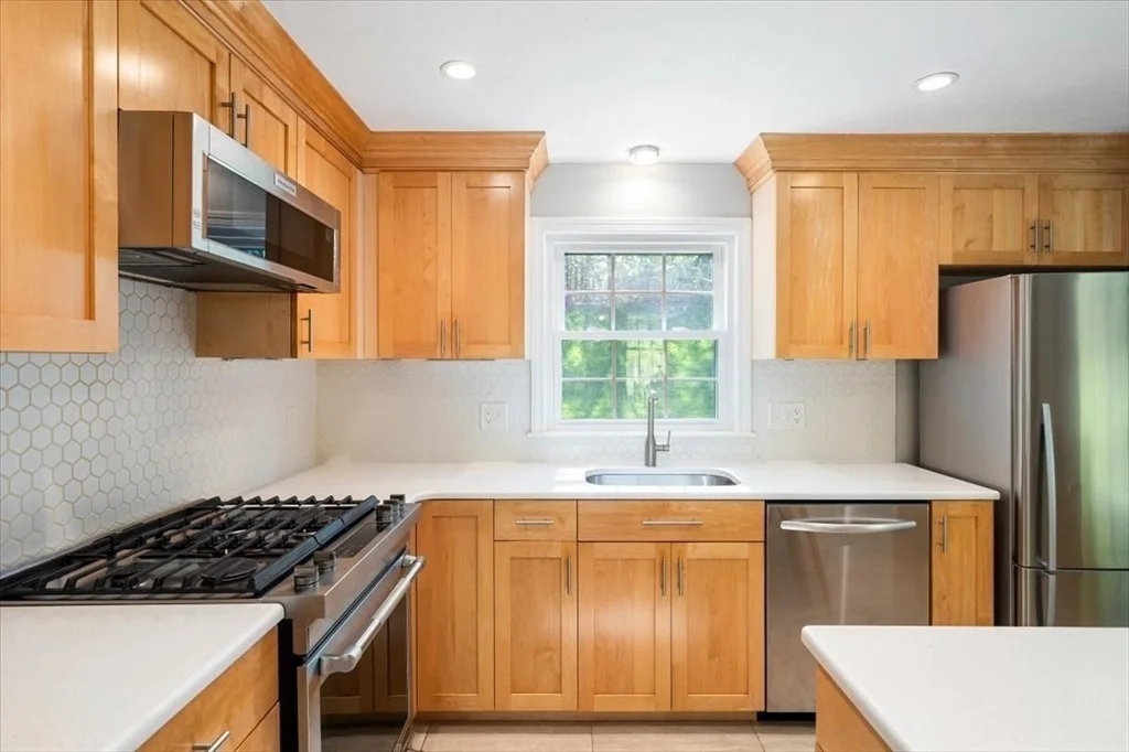 Photo of 9 Running Brook Cir