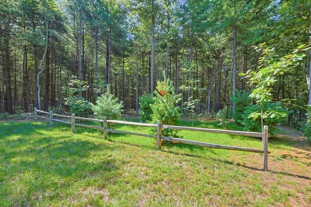 Photo of 74 King Philip Rd