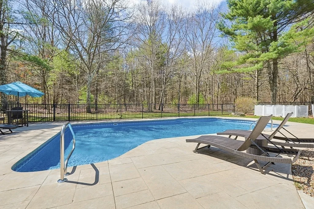 Photo of 8 Weyman Ln