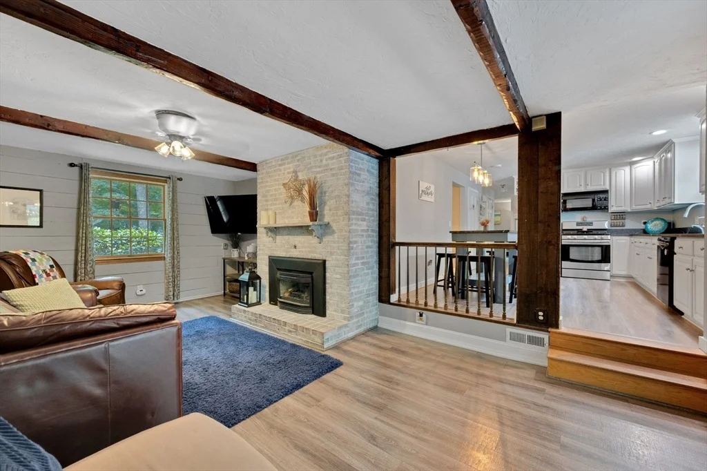 Photo of 86 Edgewater Dr