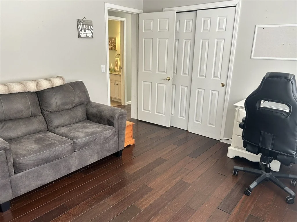 Photo of 4 Brookstone Dr