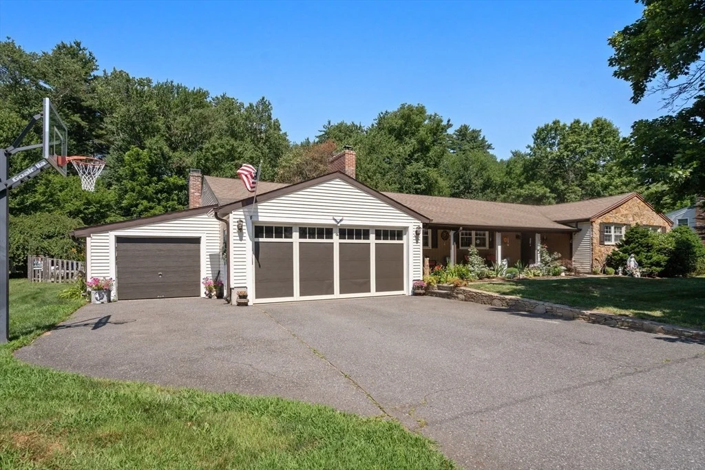 Photo of 16 Burbank Lane