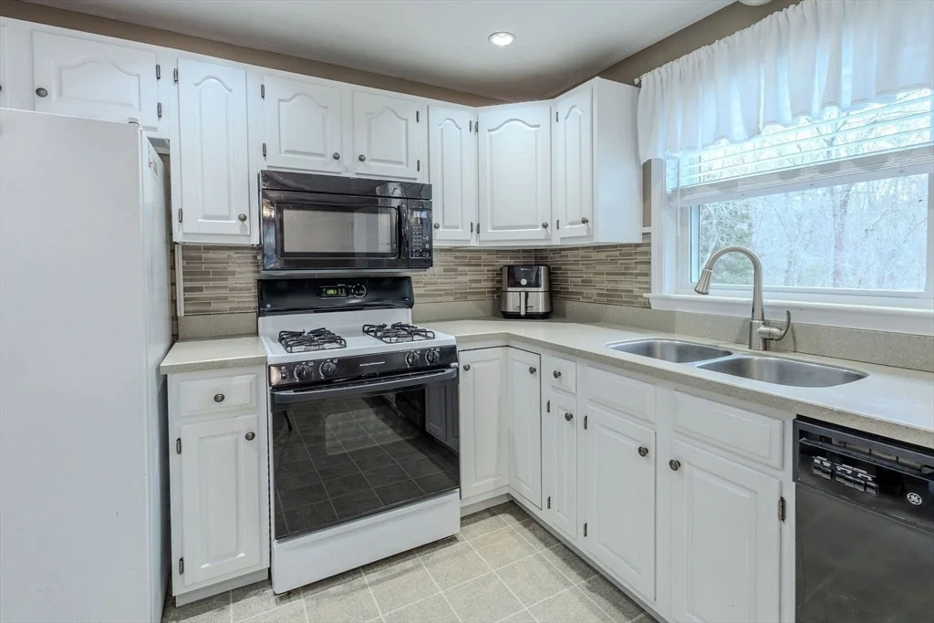 Photo of 46 Puritain Drive