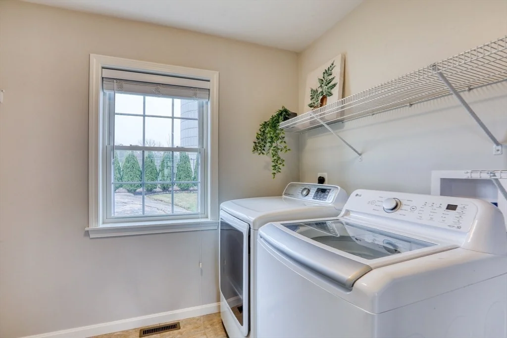 Photo of 44 Gedney Dr