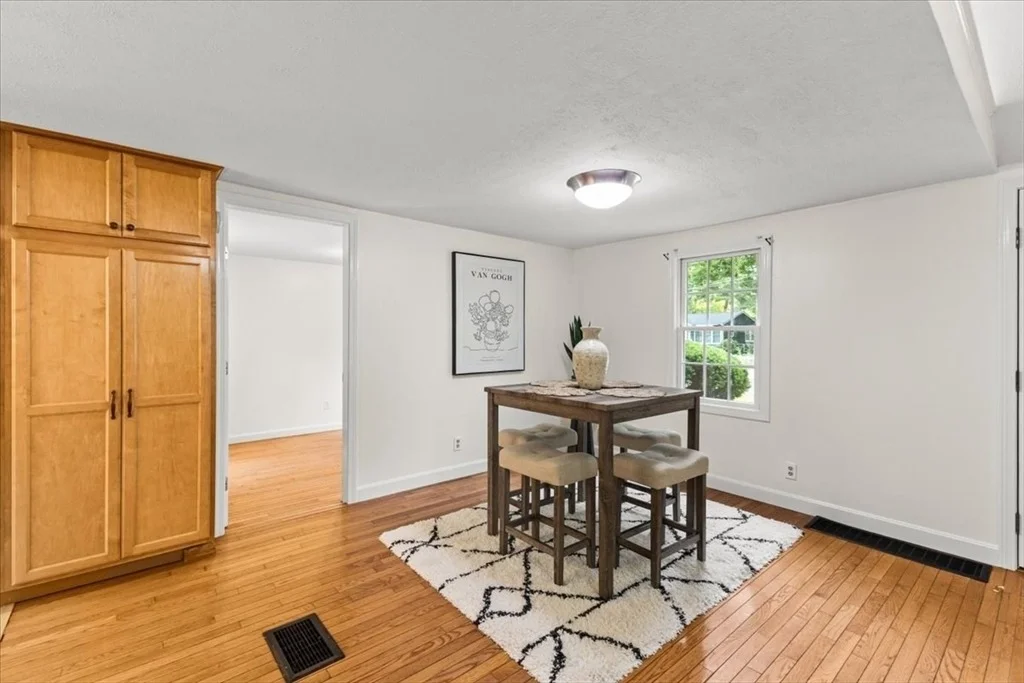 Photo of 83 River Rd