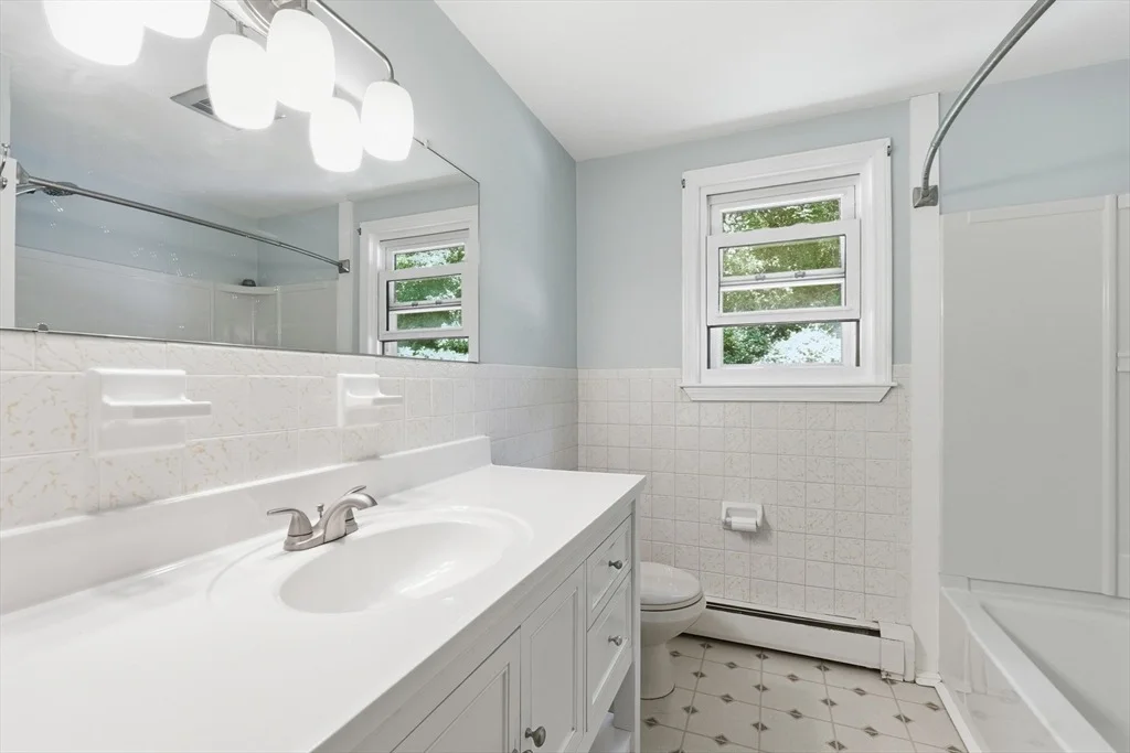 Photo of 46 Pinecroft Ave