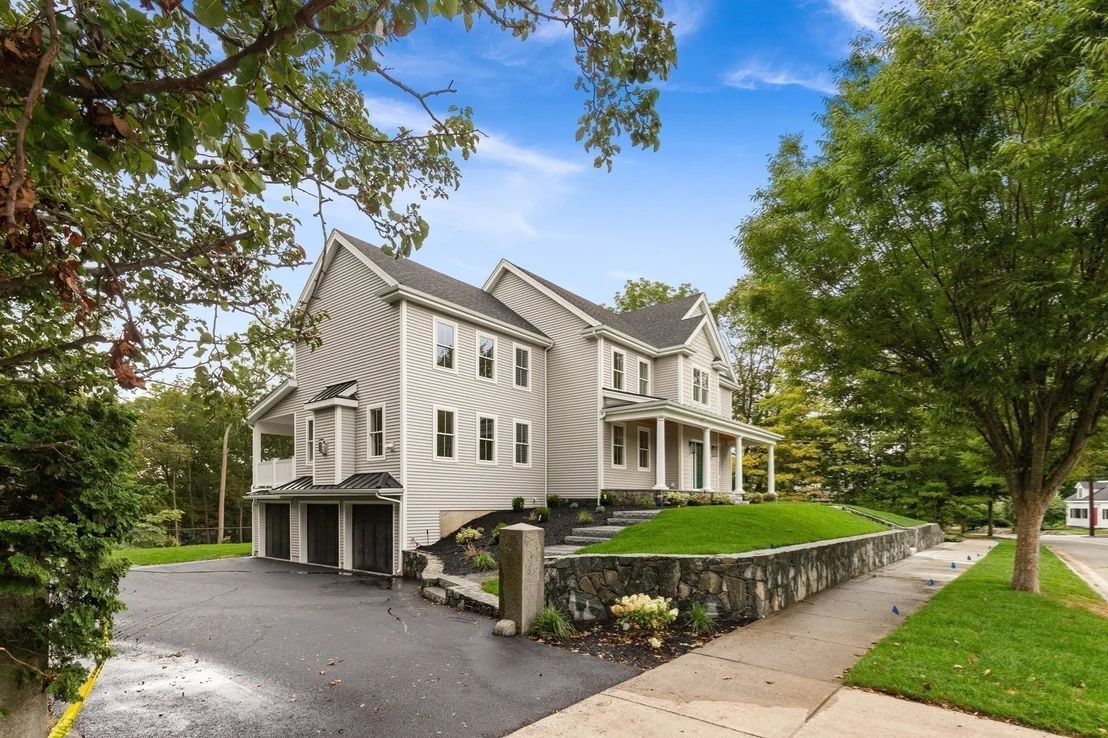 Photo of 472 Summer Avenue