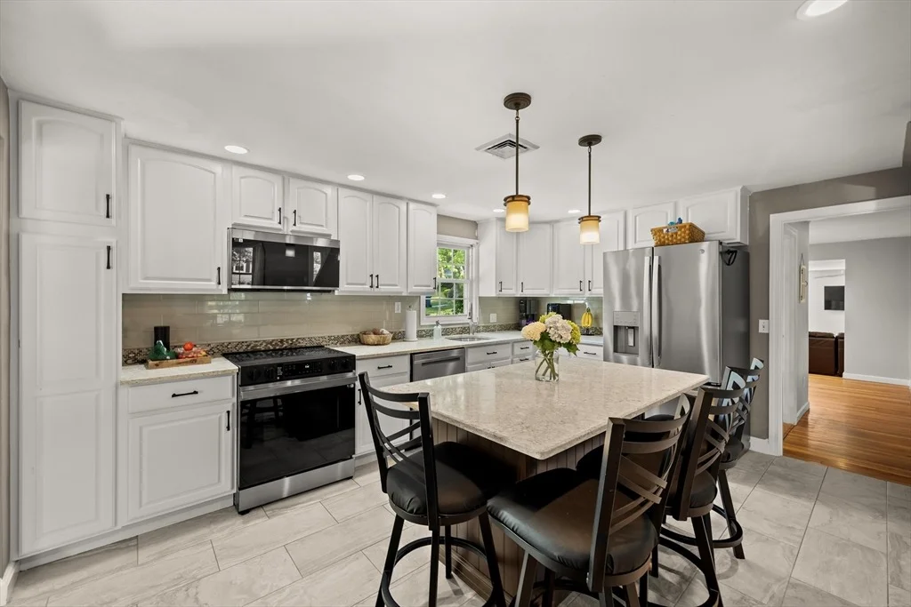Photo of 8 Robinwood Dr