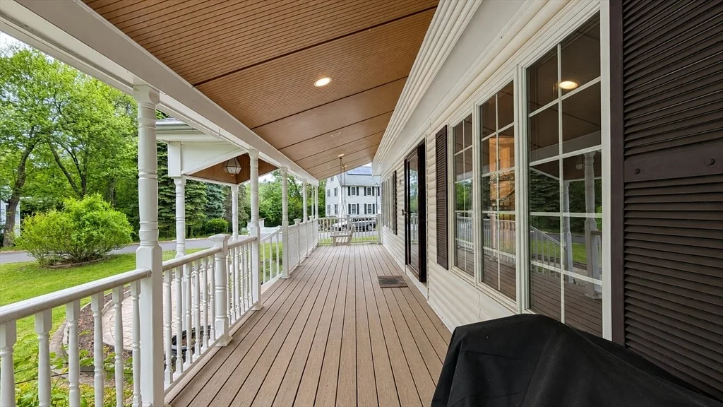 Photo of 19 Hideaway Ln