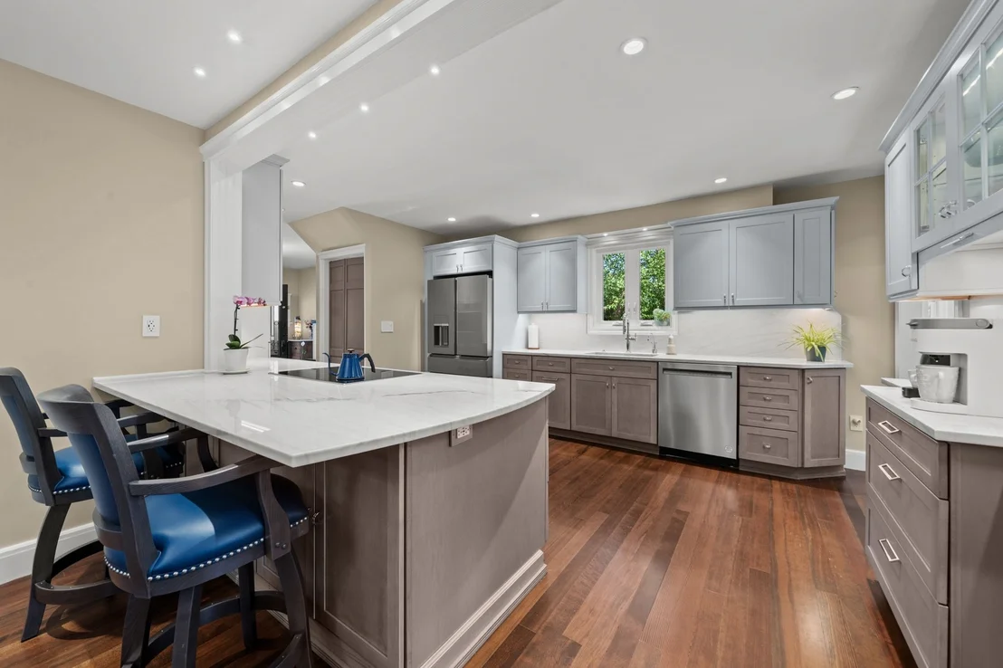 Photo of 49 Lynde Ave