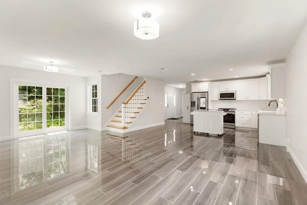 Photo of 1295 Main St