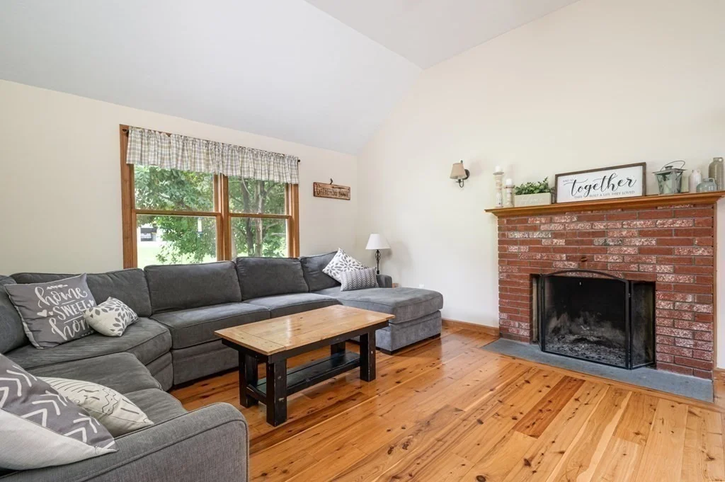 Photo of 10 Tobin Dr