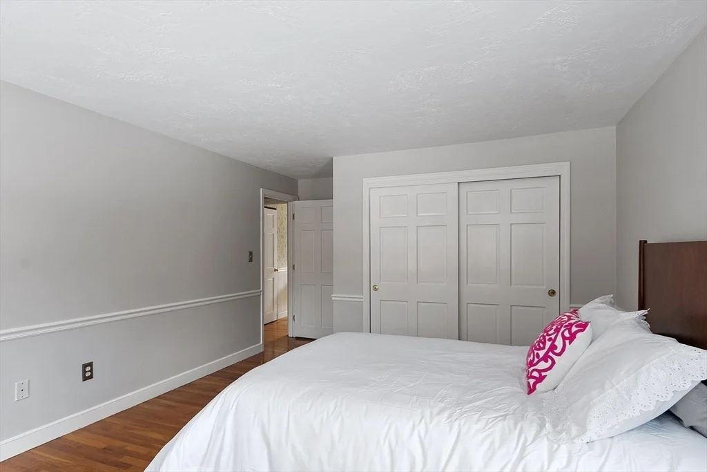 Photo of 7 Meadowbrook Cir