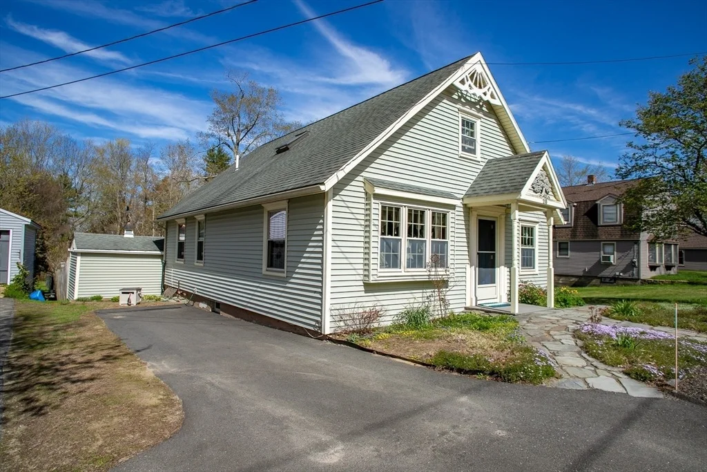 Photo of 20 Cottage Ln