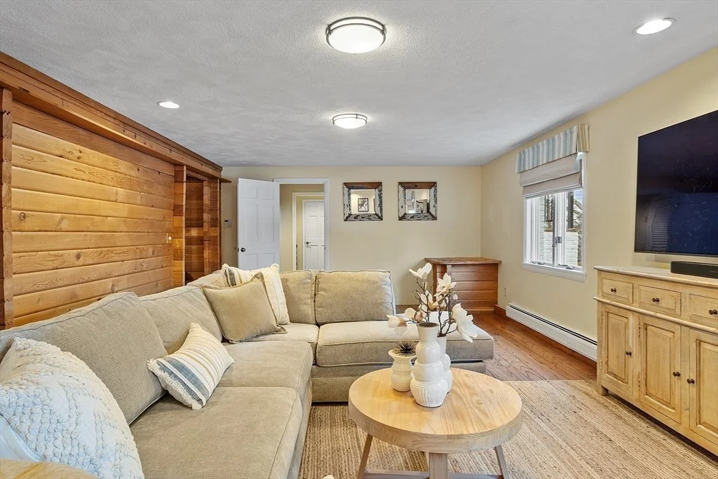Photo of 10 Merrymount Dr