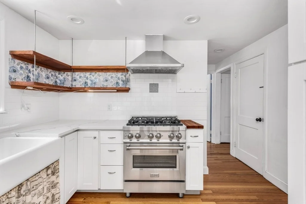 Photo of 81 Edgewater Drive