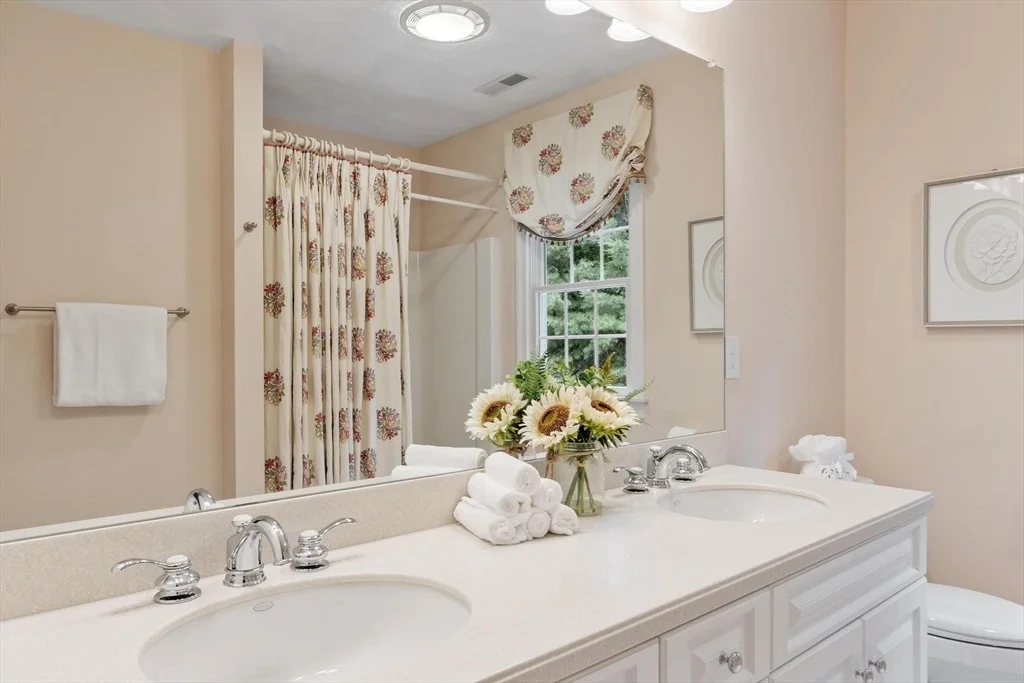 Photo of 33 Nutmeg Ln