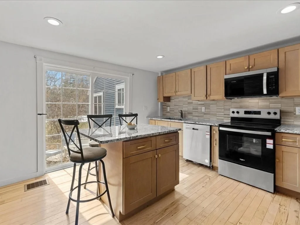 Photo of 555 Webster St.