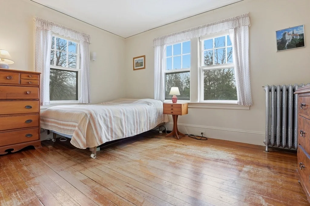 Photo of 242 Lexington Rd