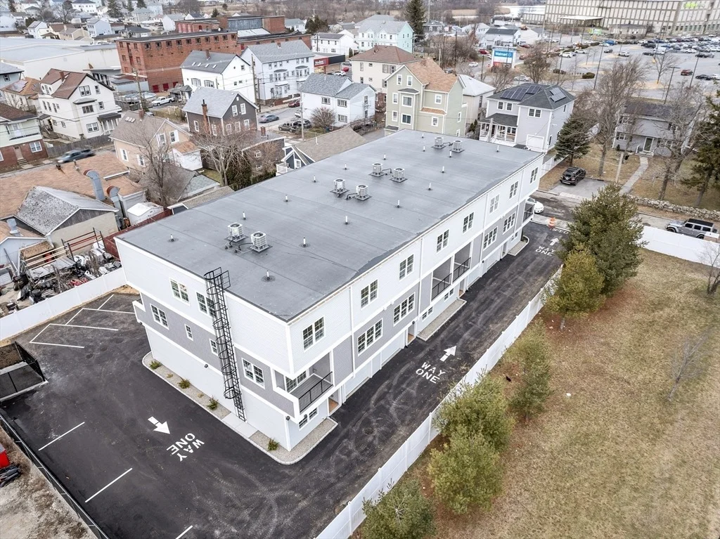 Photo of Unit 5 at 889-895 Grinnell St.
