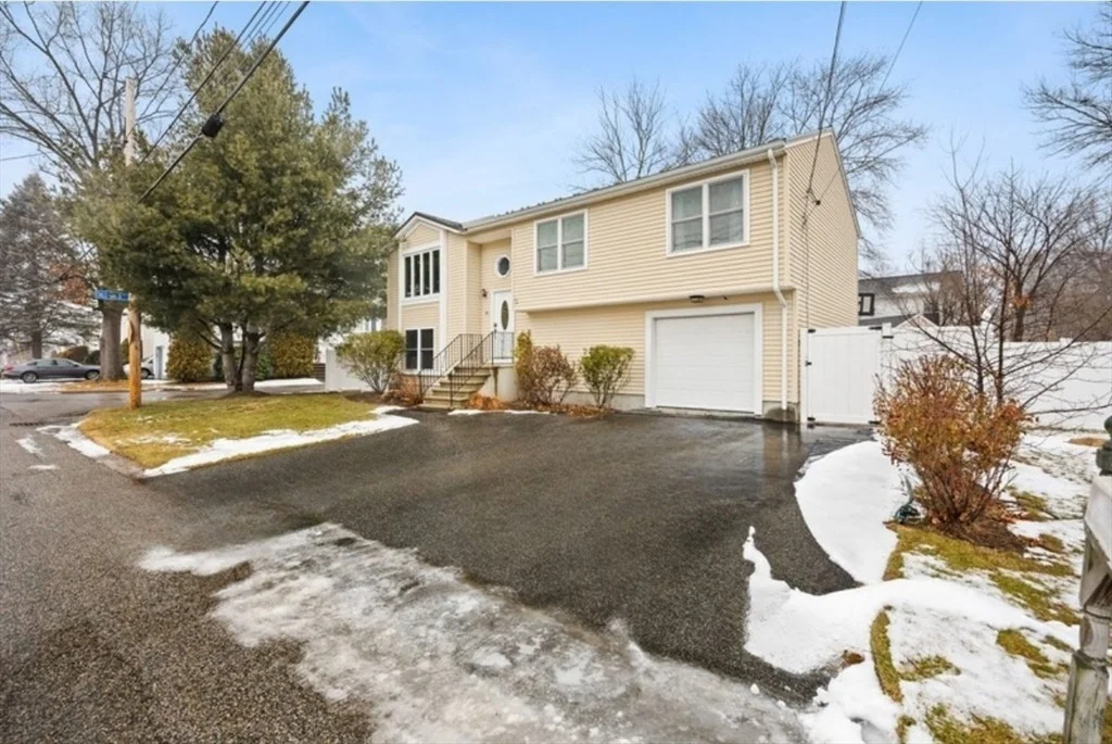 Photo of 86 Branch Ave.