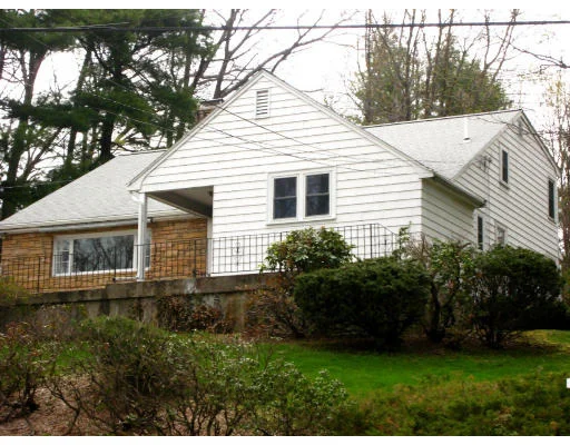 Photo of 1499 Great Plain Avenue