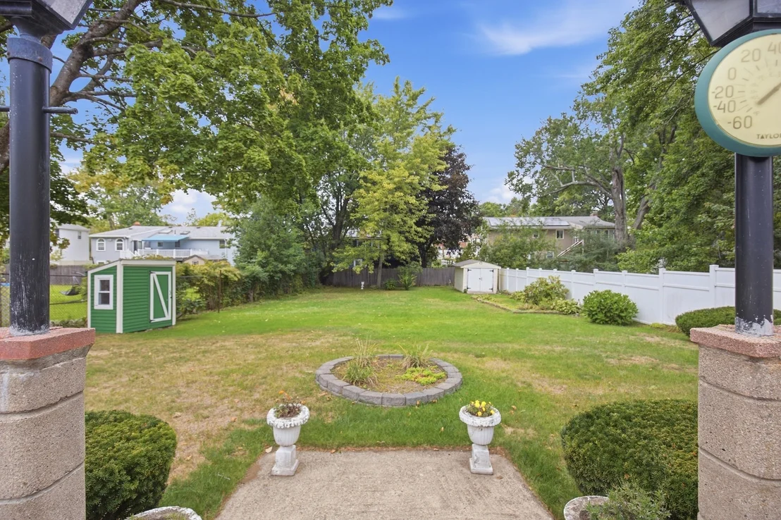 Photo of 37 Rustcraft Rd