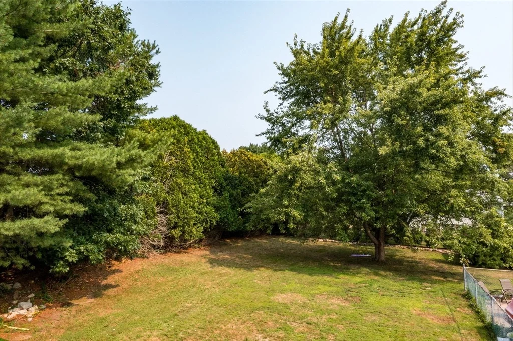 Photo of 649 Middle Rd