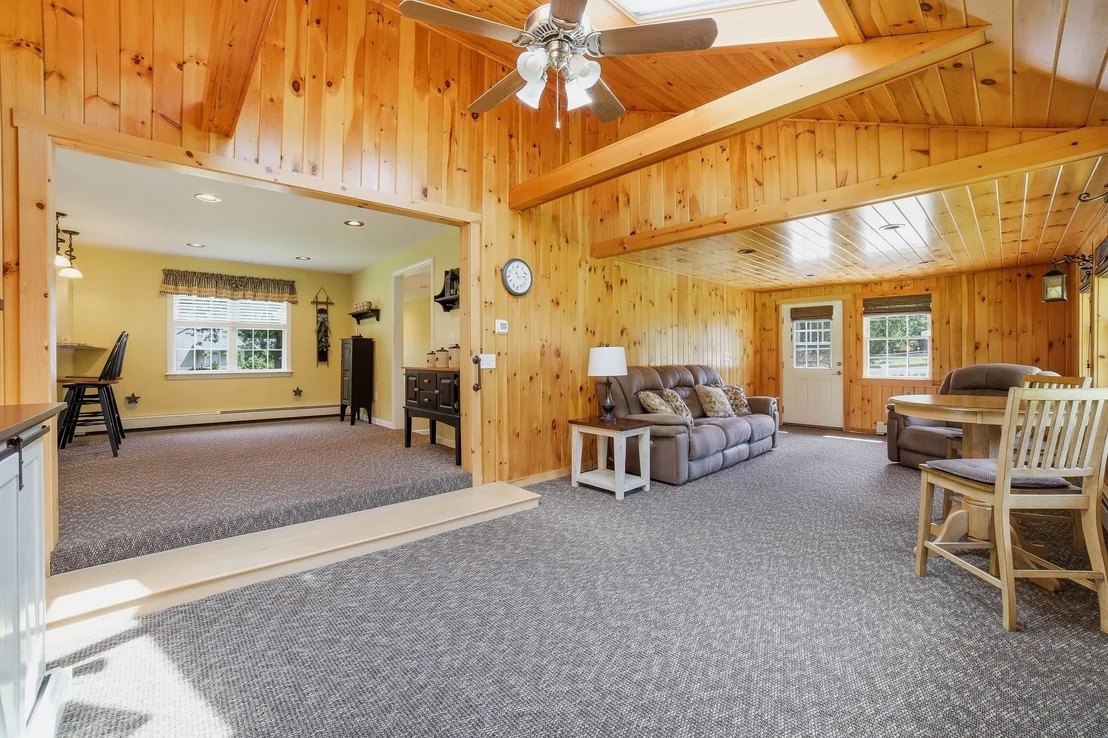 Photo of 425 River Road