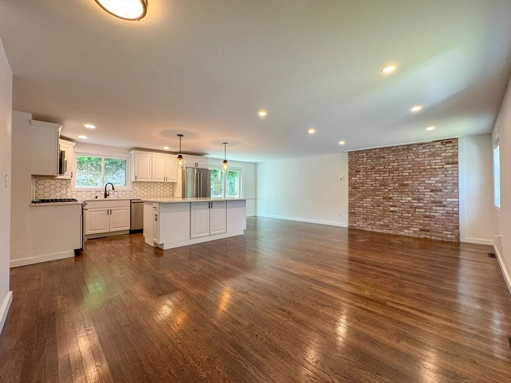 Photo of 282 Pleasant St