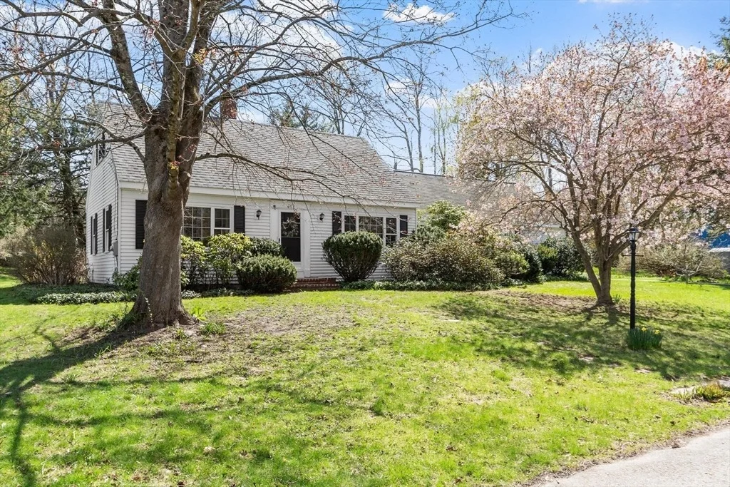 Photo of 40 Ivy Dr