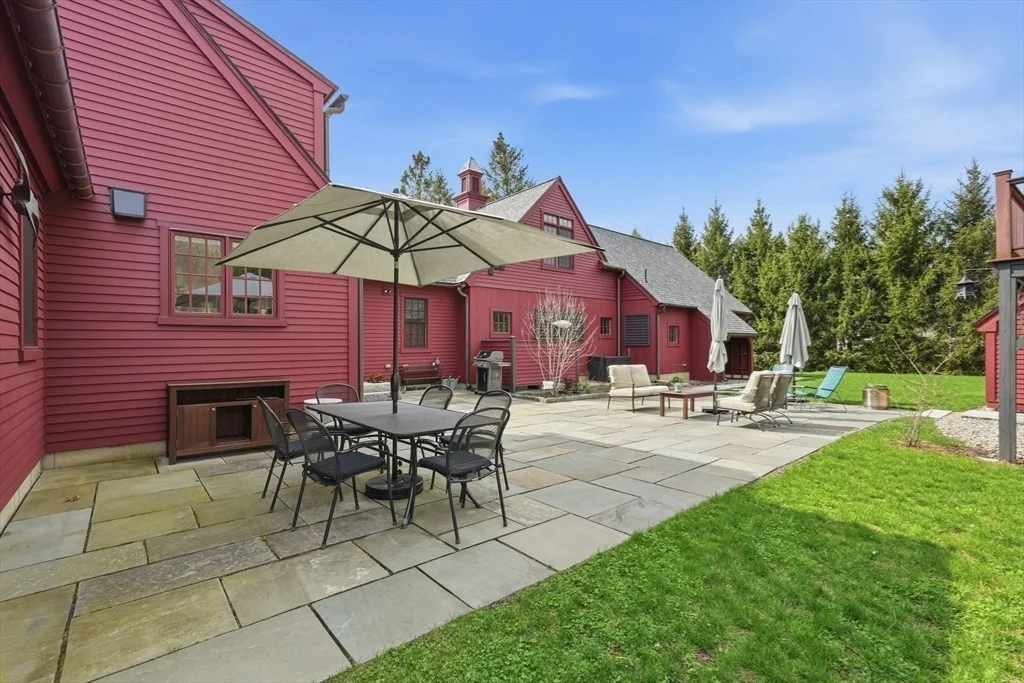 Photo of 281 Leverett Rd