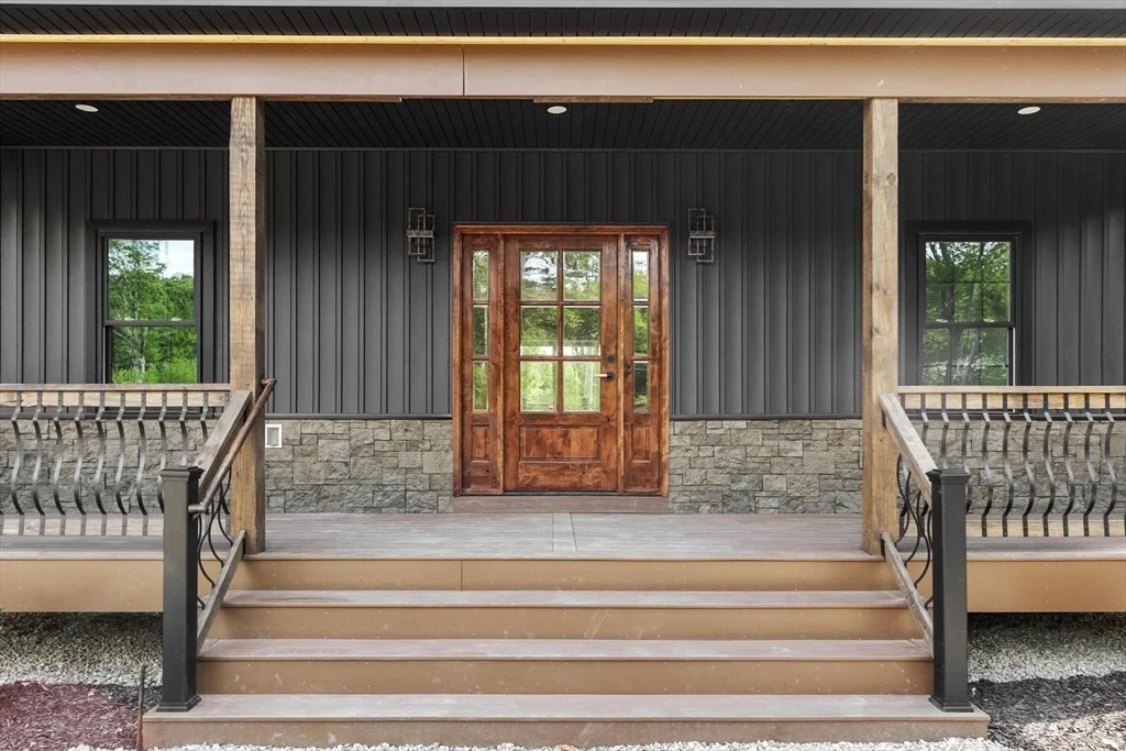 Photo of 275 State Rd