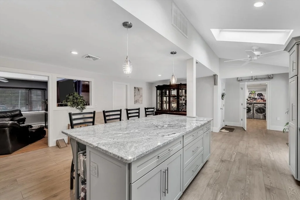 Photo of 426 Mariner Cir