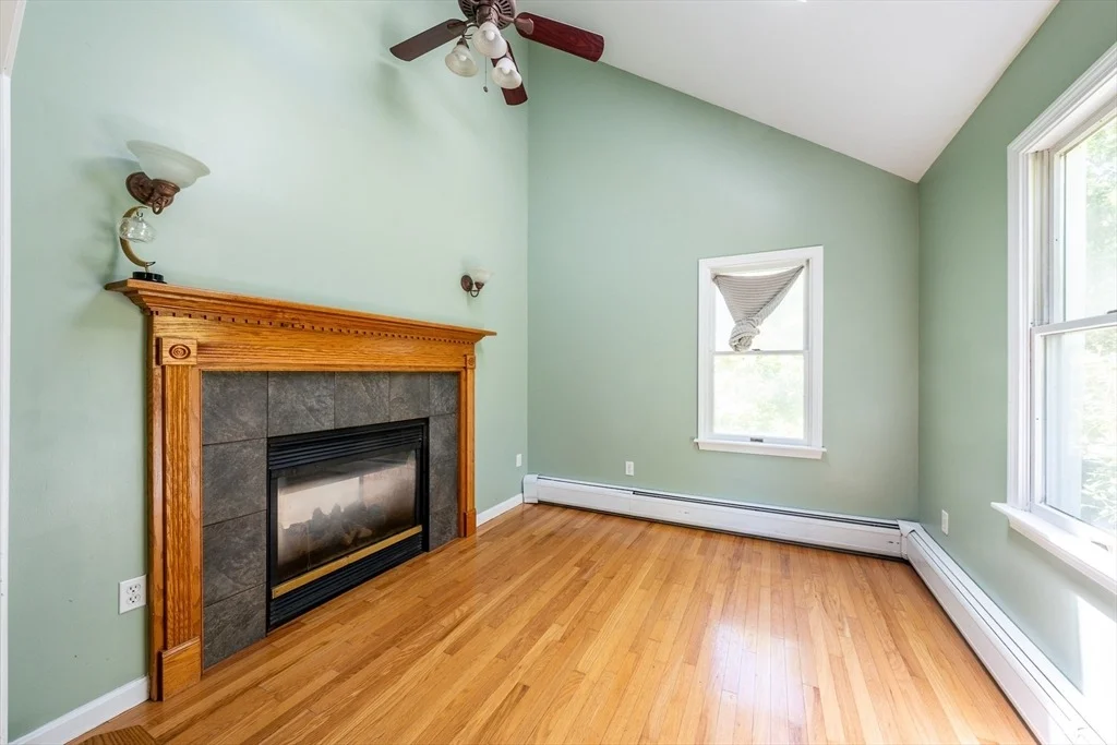 Photo of 1529 Race Ln