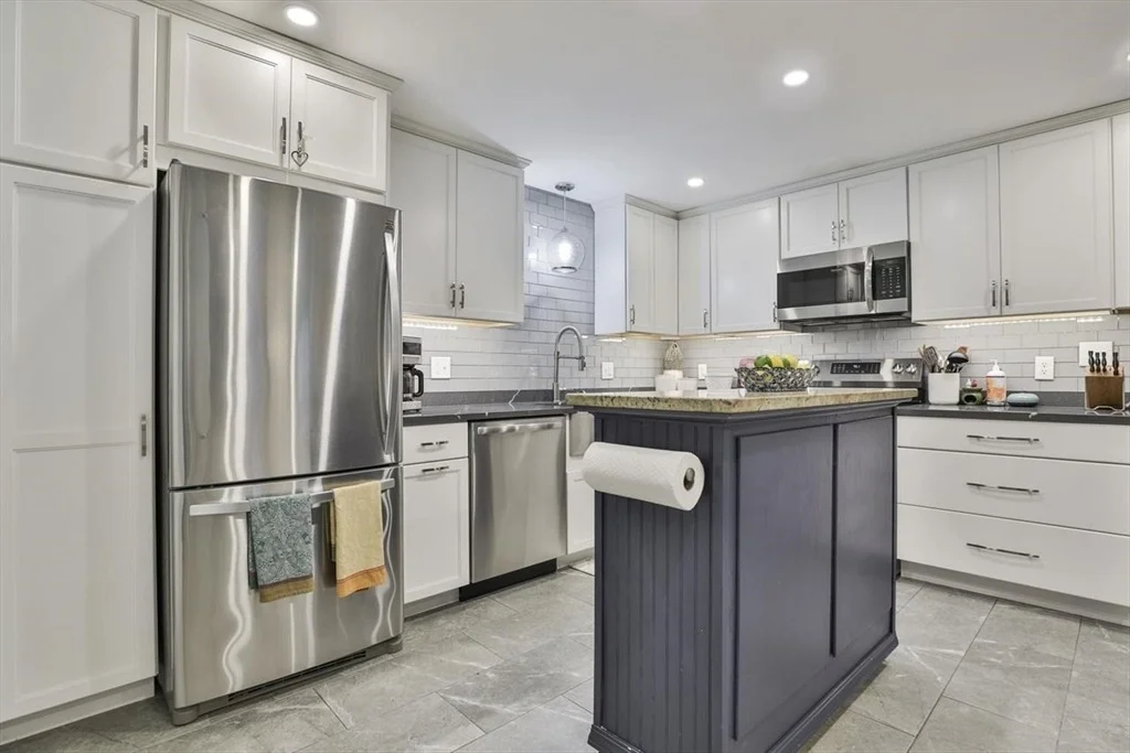 Photo of 9 Candy Ln