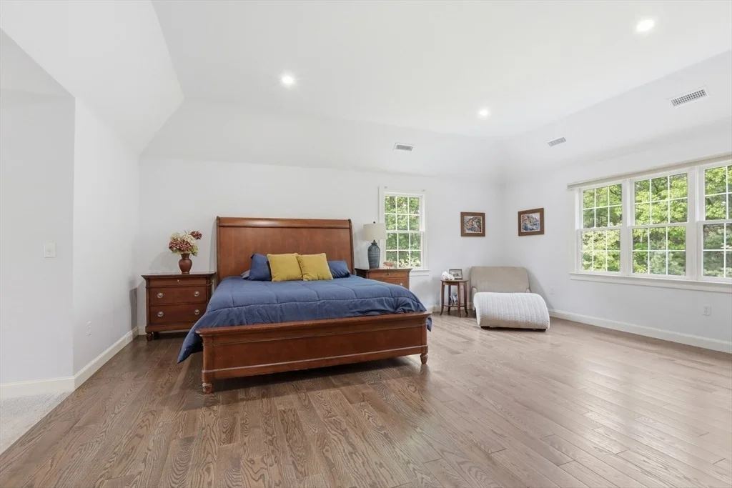 Photo of 20 Tarbox Ln
