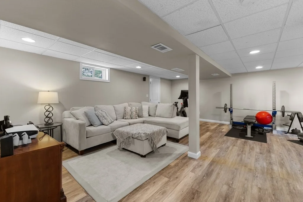 Photo of 7 Eaton Dr
