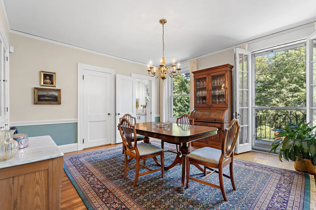 Photo of 8 Oakmount Circle