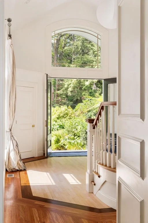 Photo of 100 Westcliff Rd