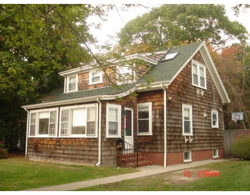 Photo of 518 Weetamoe St