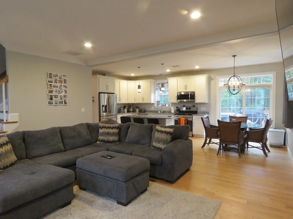 Photo of 33 Cobblestone Ln