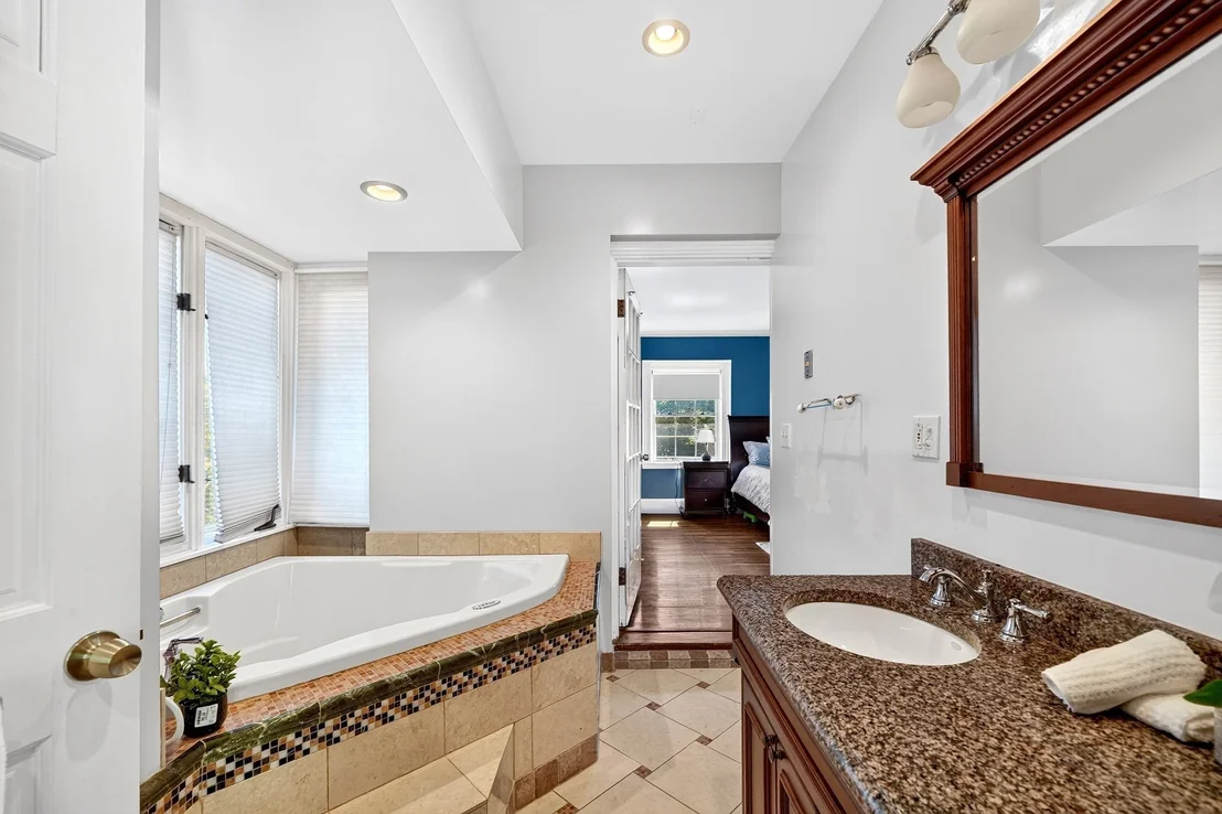 Photo of 127 Commonwealth Ave