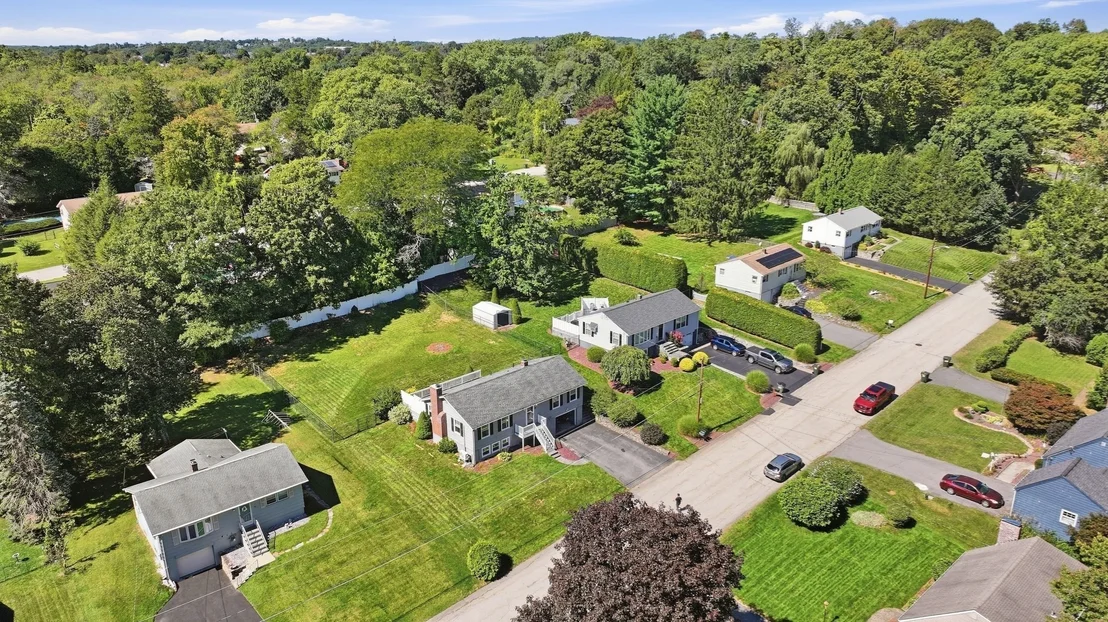 Photo of 27 Aldea Ave