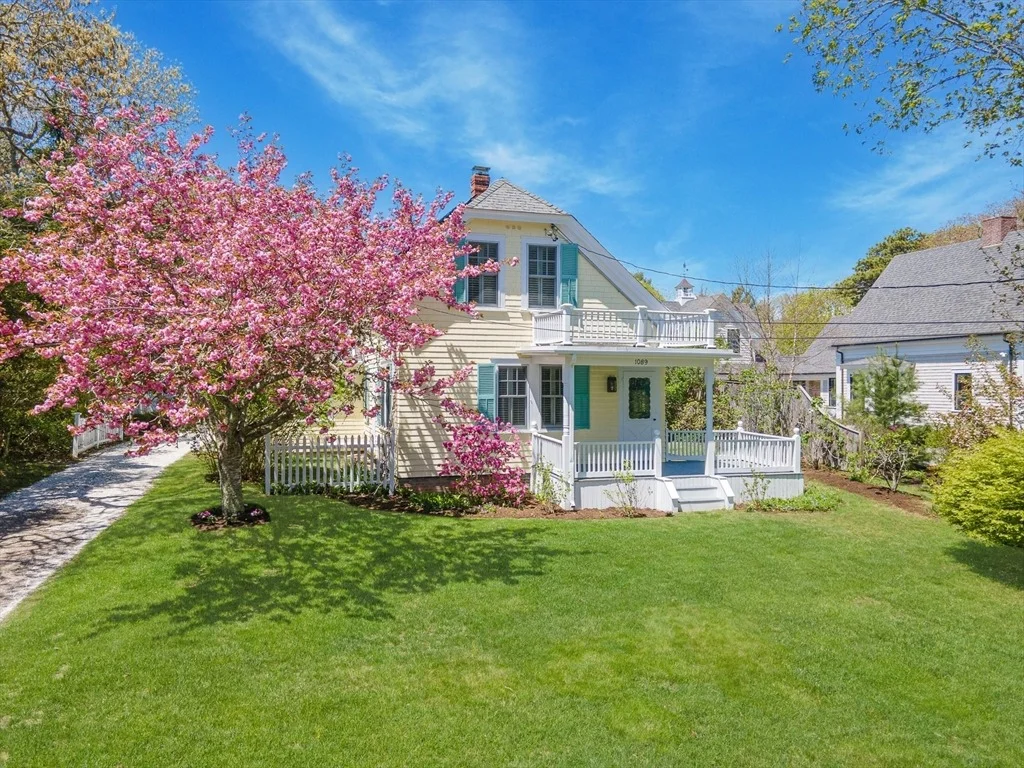 Photo of 1089 Main Street